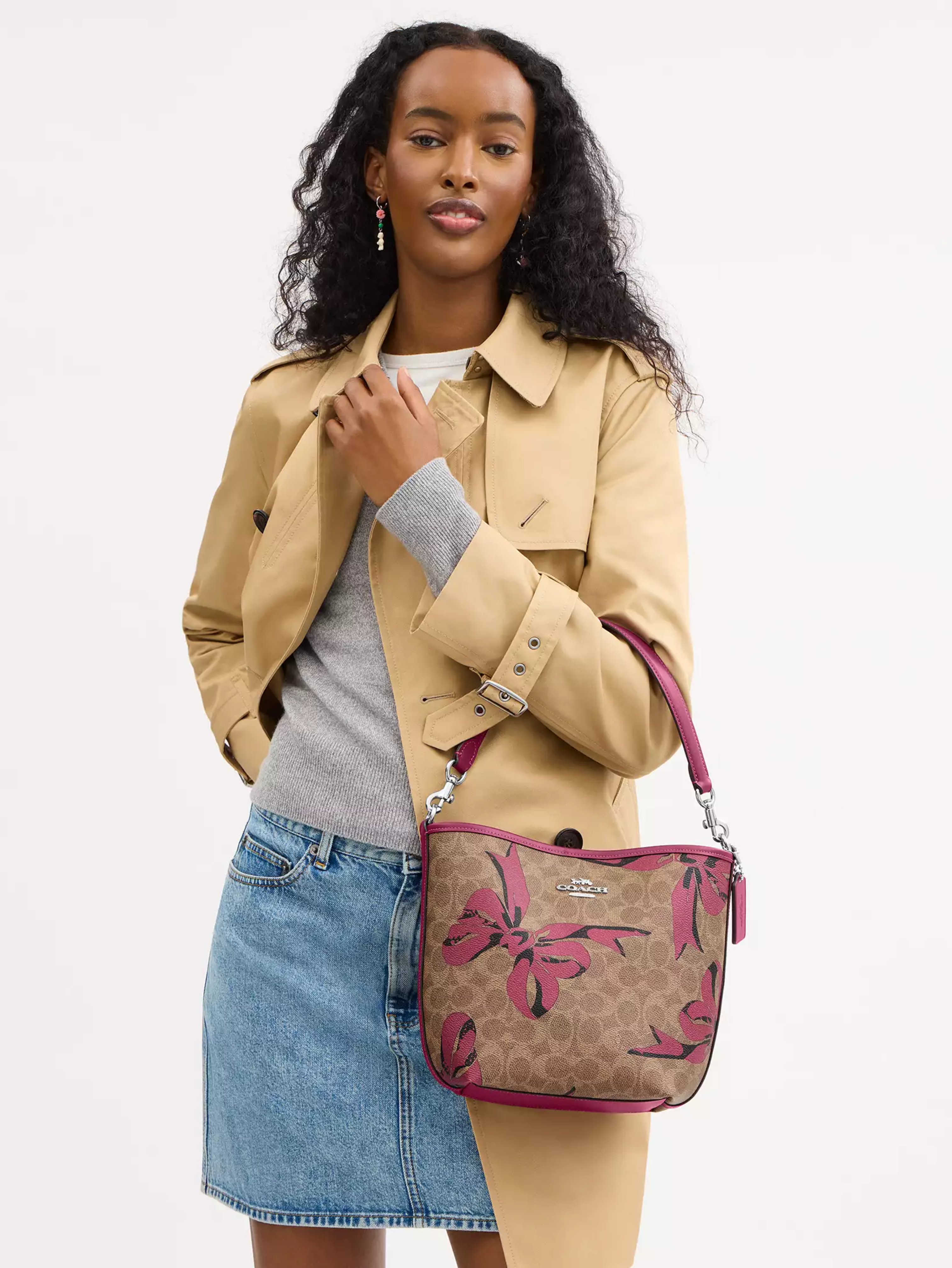 City Bucket Bag In Signature Canvas With Bow Print